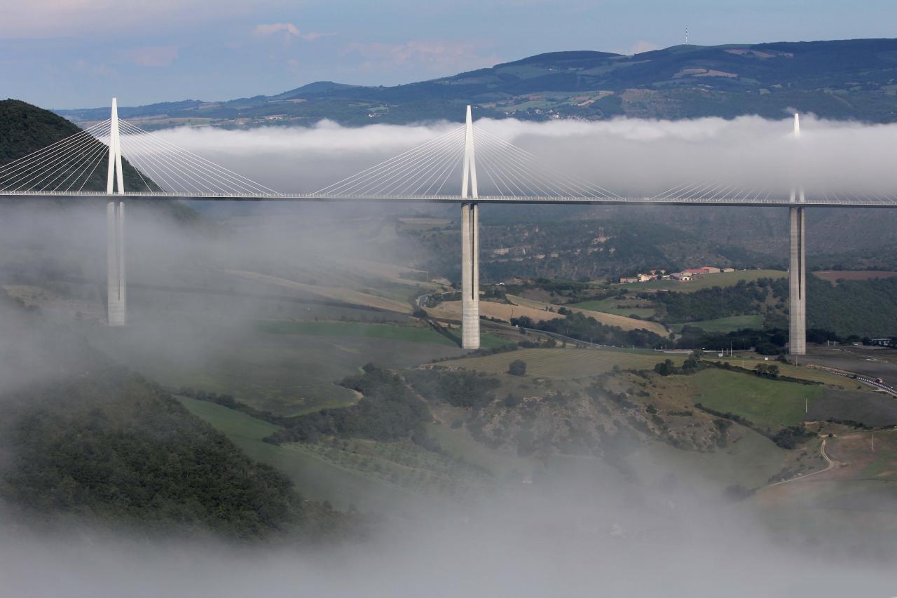 Le viaduc sort du brouillard après 1h30 d'attente ... la récompense !