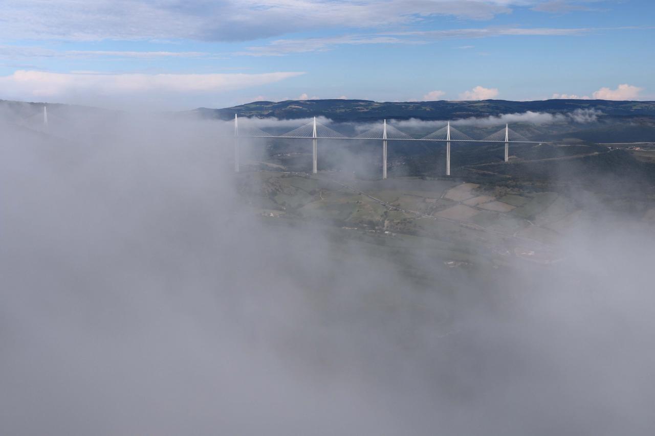 Le viaduc sort du brouillard après 1h30 d'attente ... la récompense !