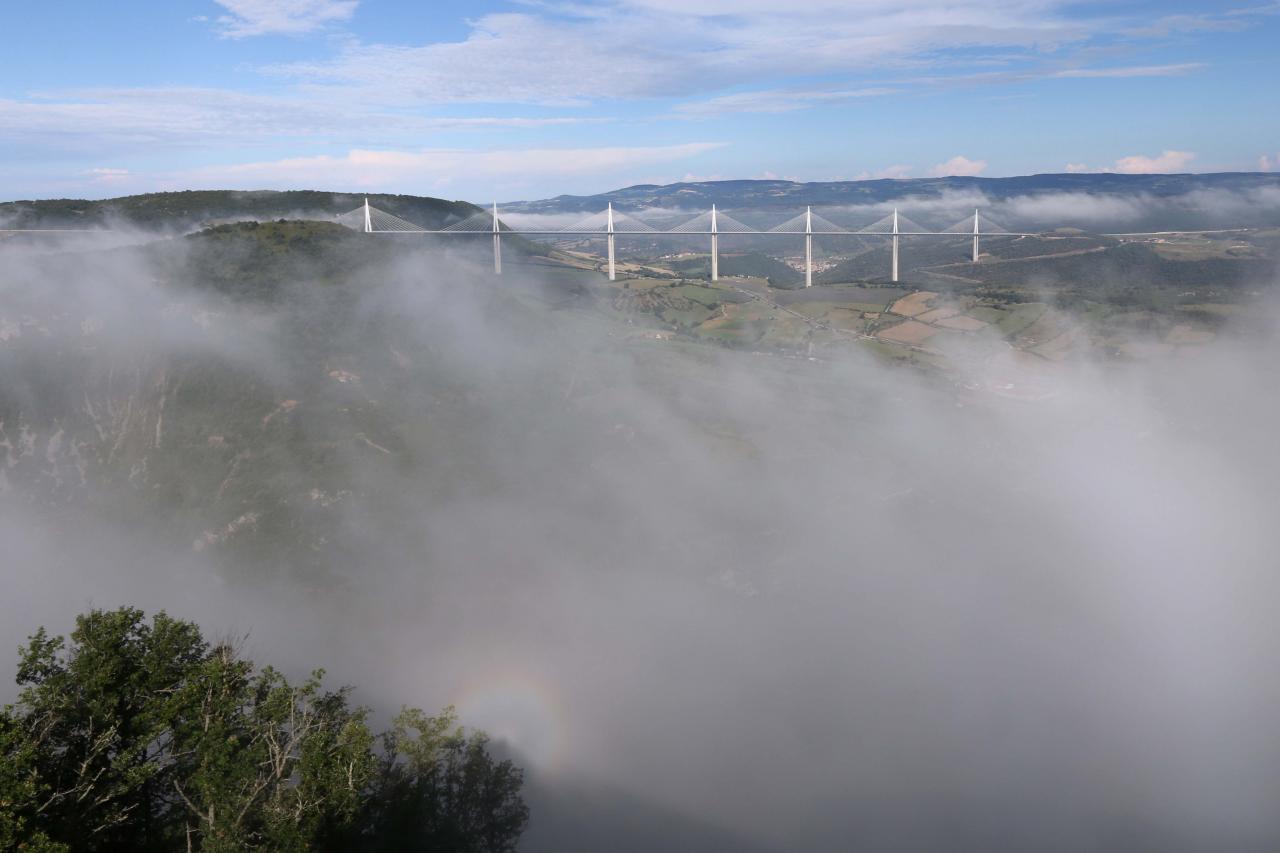 Le viaduc sort du brouillard après 1h30 d'attente ... la récompense !