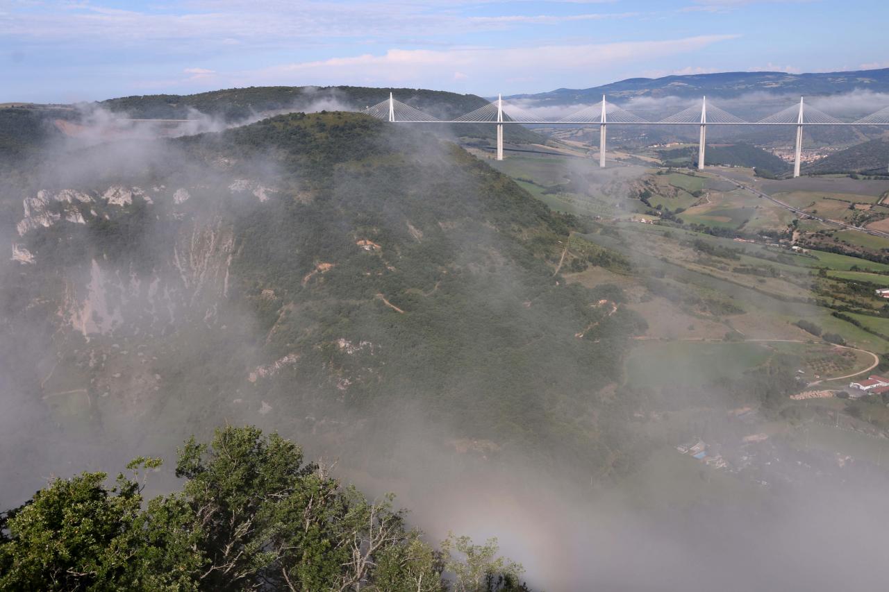 Le viaduc sort du brouillard après 1h30 d'attente ... la récompense !