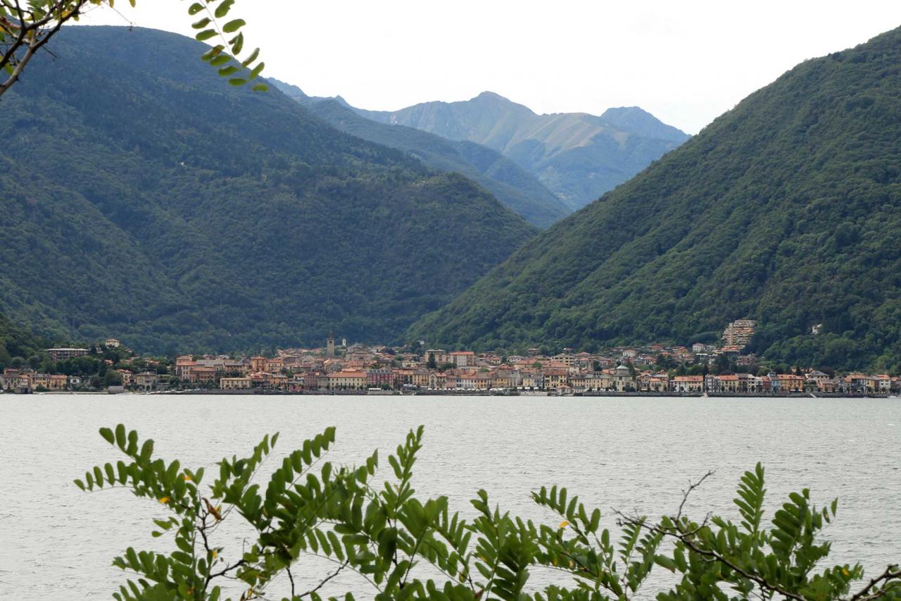 Vue sur Cannobio de la rive Est