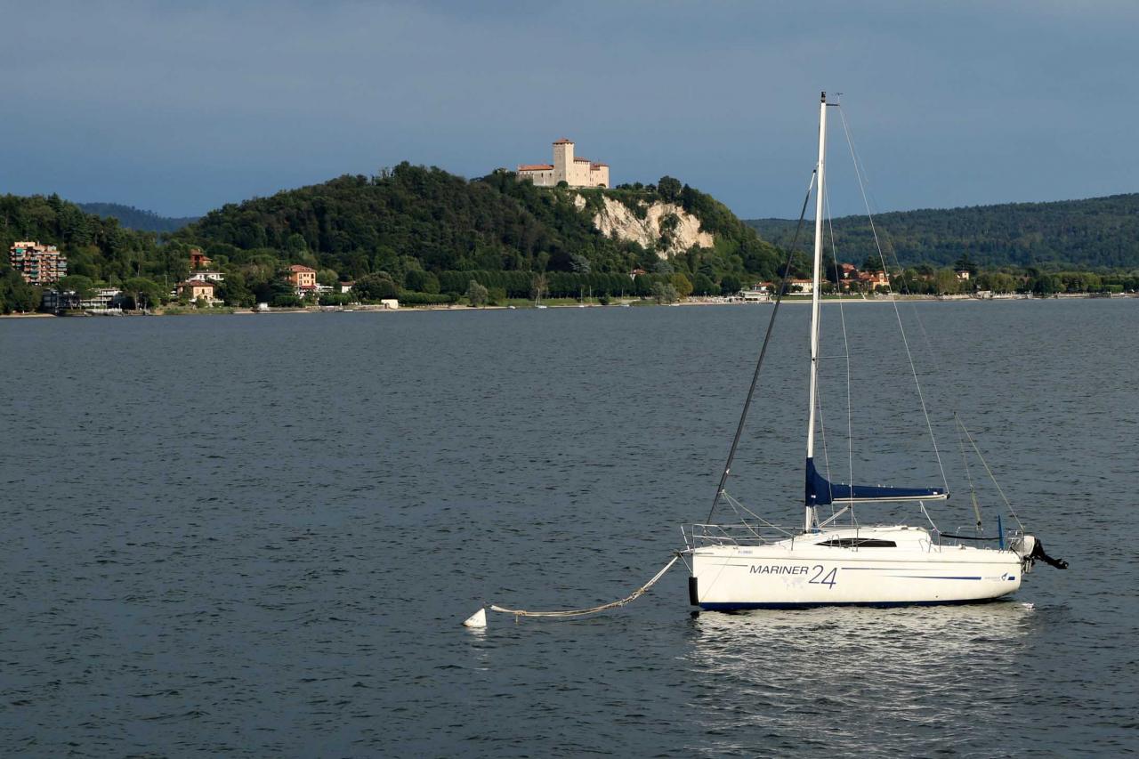 Tour du lac complet, lumière du soir sur la rive sud du Lac Majeur