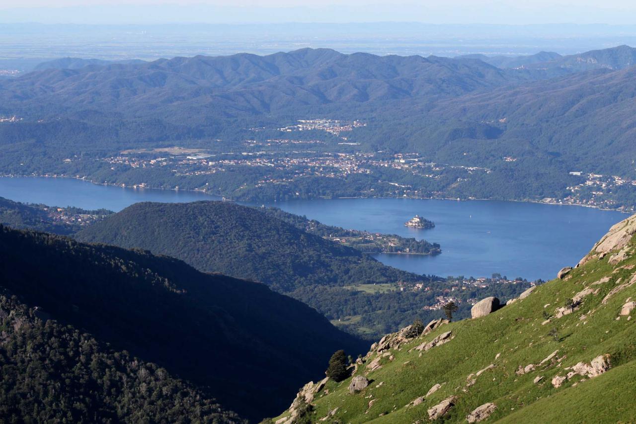 d'un côté le lac d'Orta