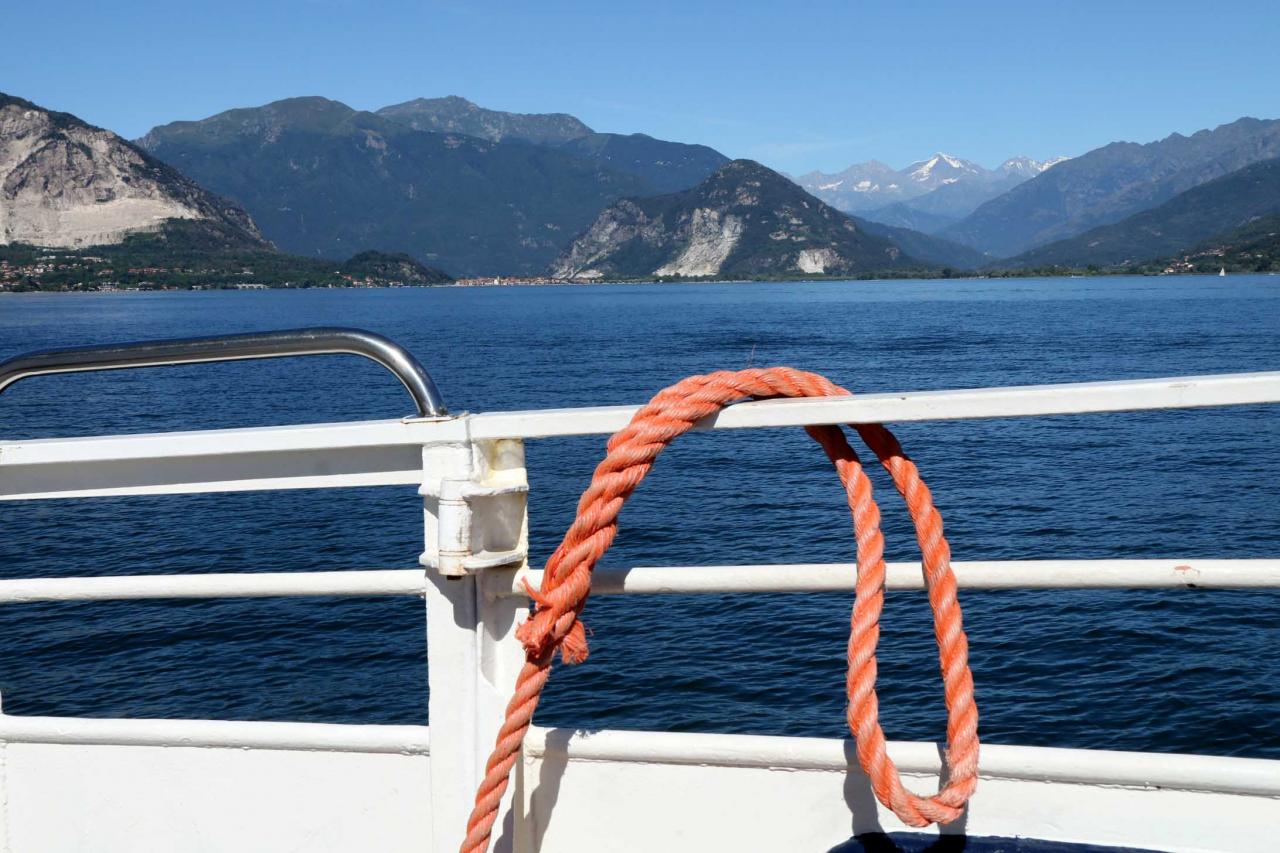 Le lac Majeur avec les sommets enneigés ... ça doit être magnifique !