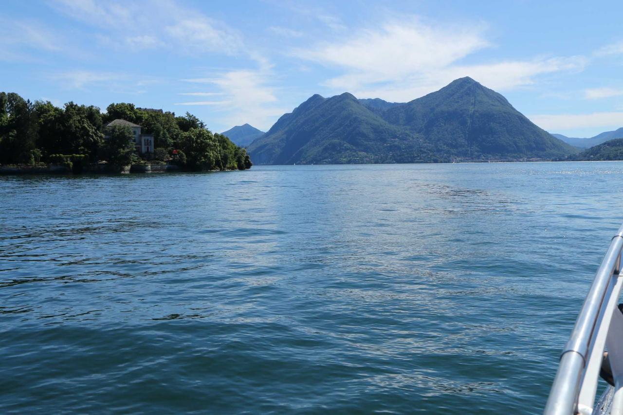 Le mont Sasso del Ferro de Laveno dont on aperçoit le tracé du funiculaire